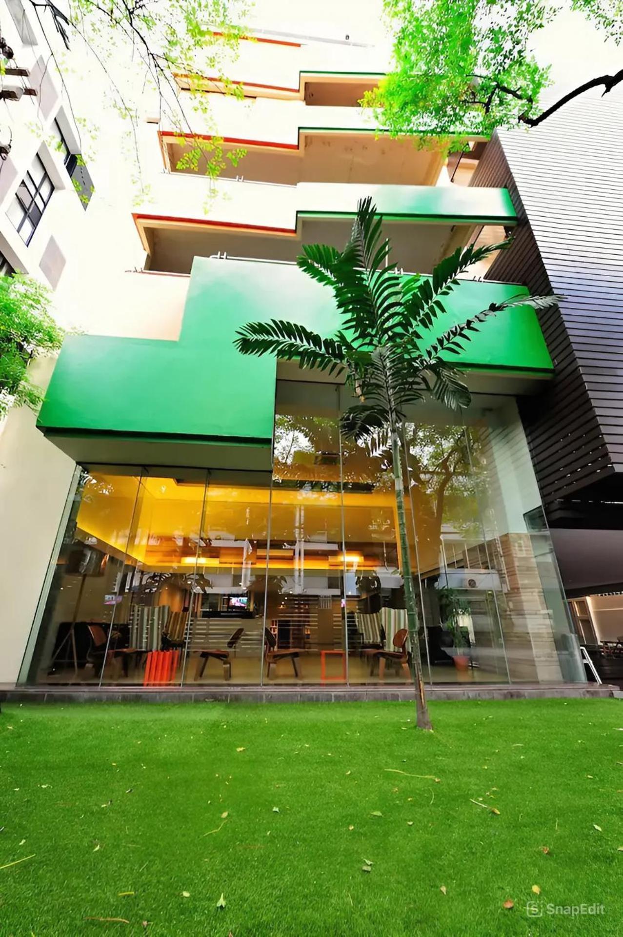 Nantiruj Tower: Serviced Apartments in Sukhumvit Soi 8 Bangkok Exterior photo