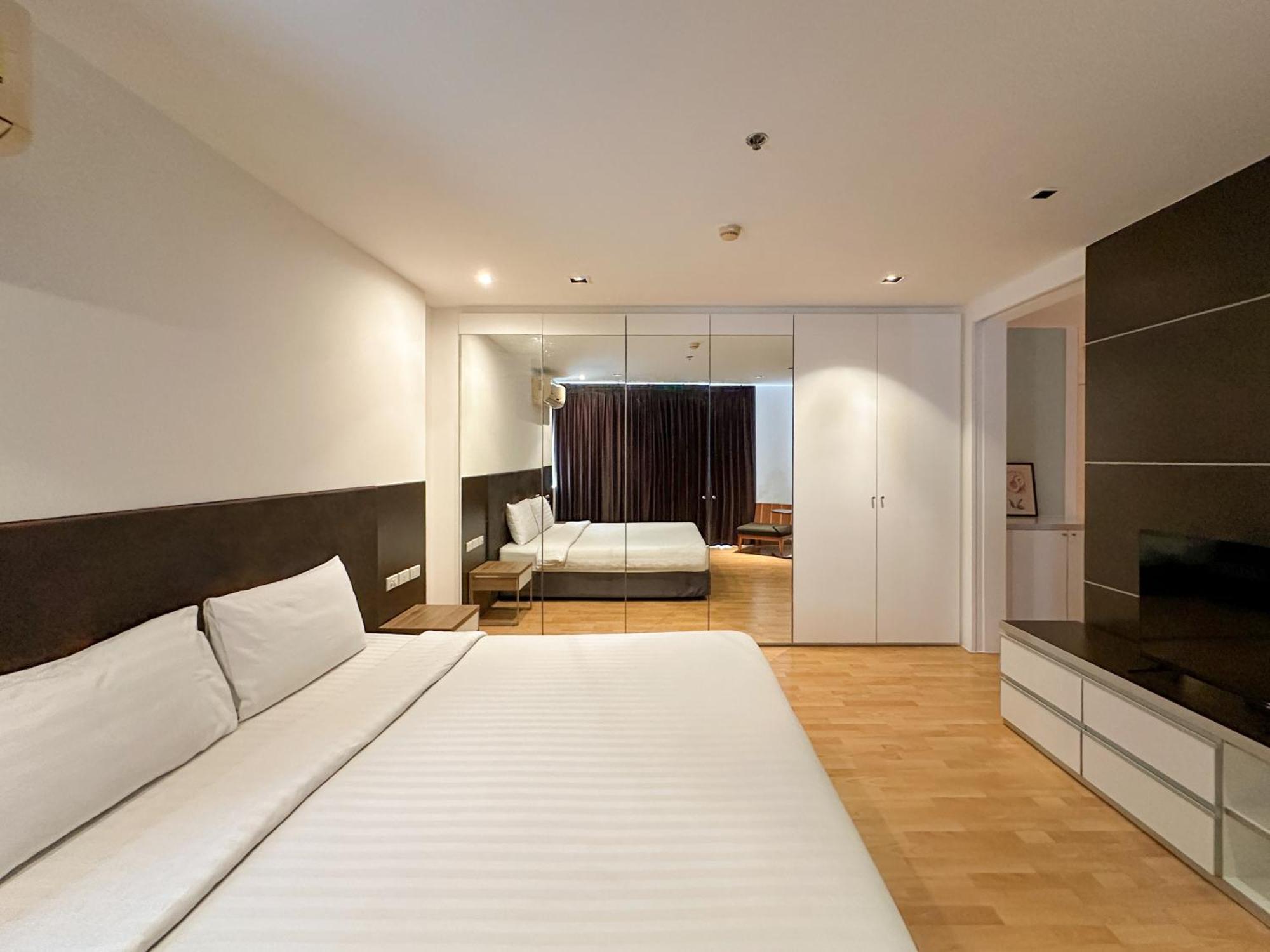 Nantiruj Tower: Serviced Apartments in Sukhumvit Soi 8 Bangkok Exterior photo