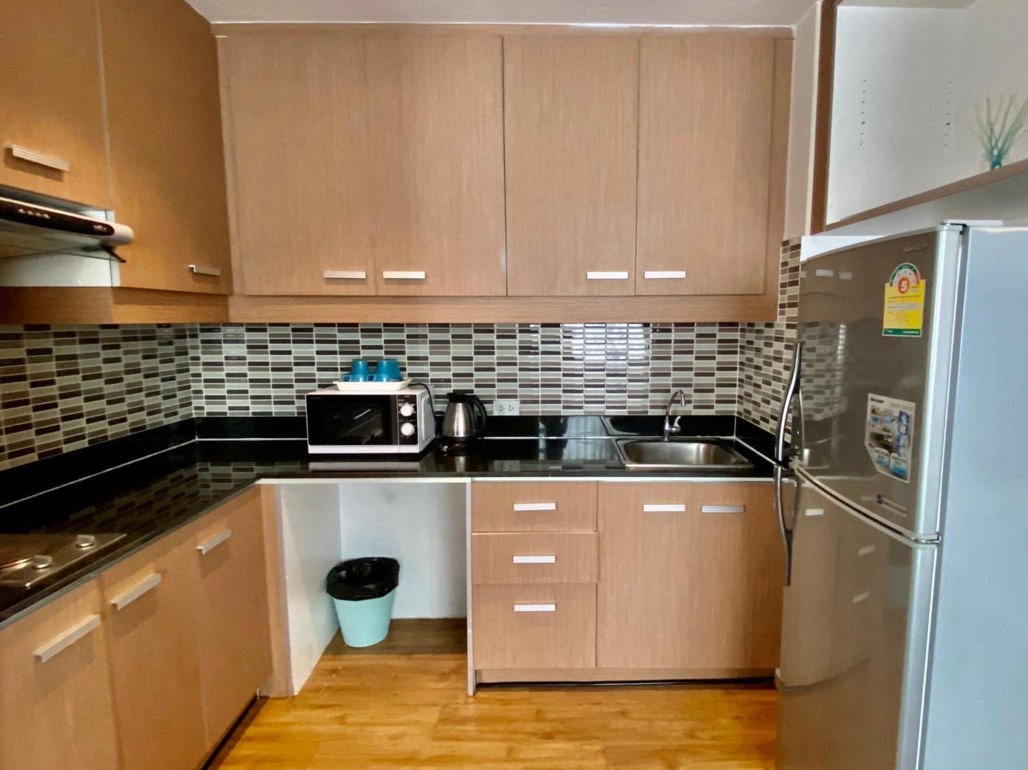 Nantiruj Tower: Serviced Apartments in Sukhumvit Soi 8 Bangkok Room photo