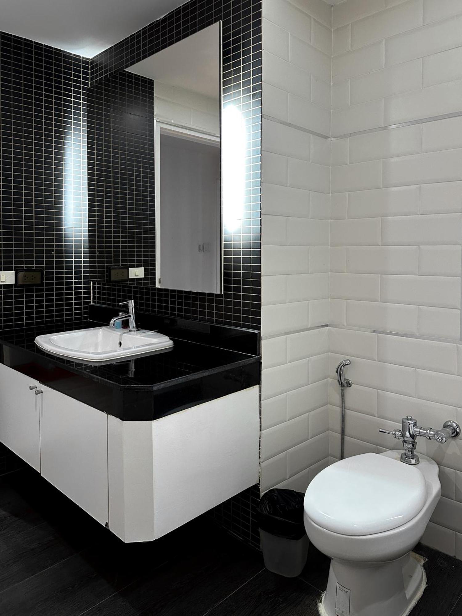 Nantiruj Tower: Serviced Apartments in Sukhumvit Soi 8 Bangkok Room photo