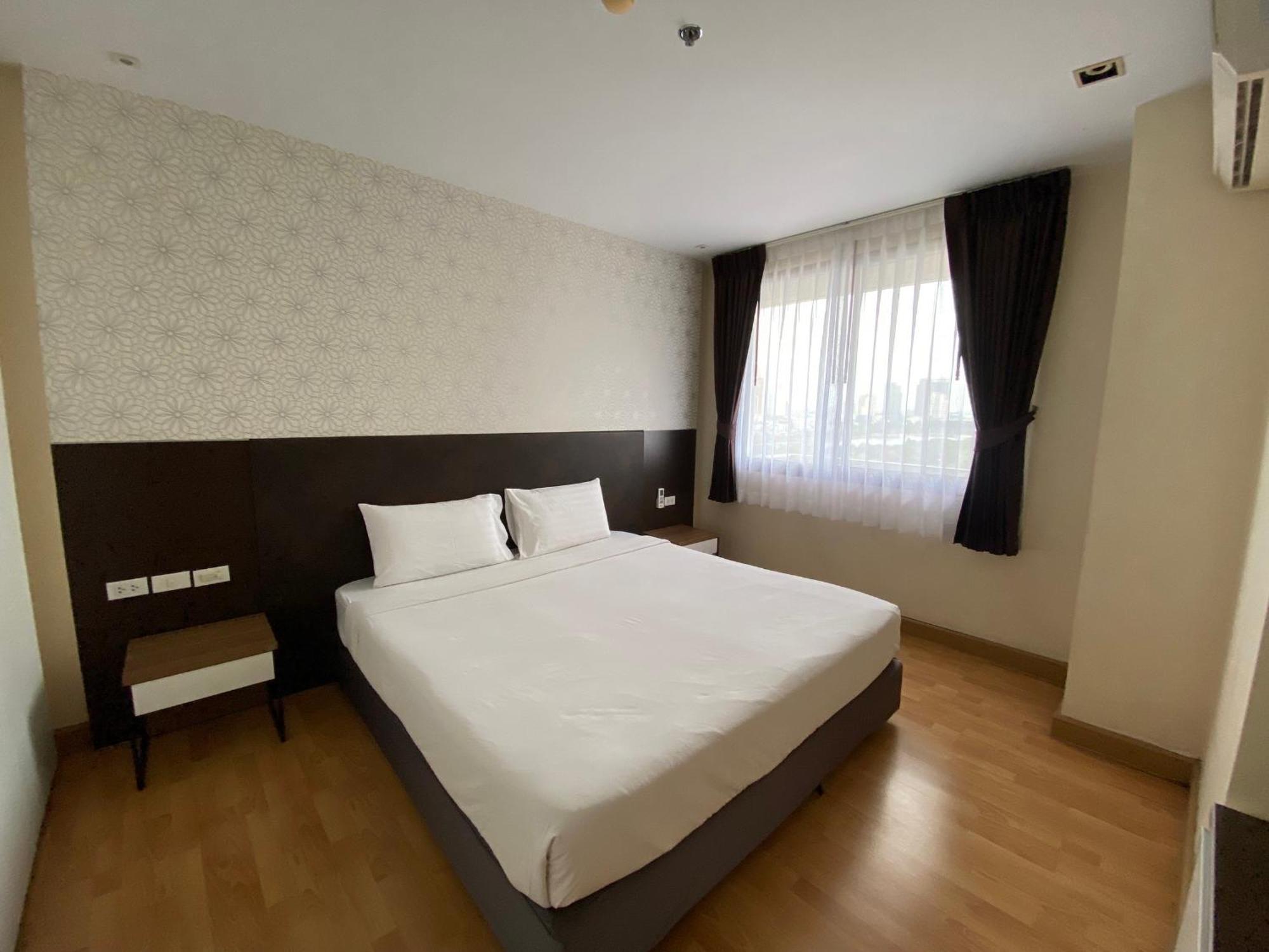 Nantiruj Tower: Serviced Apartments in Sukhumvit Soi 8 Bangkok Exterior photo