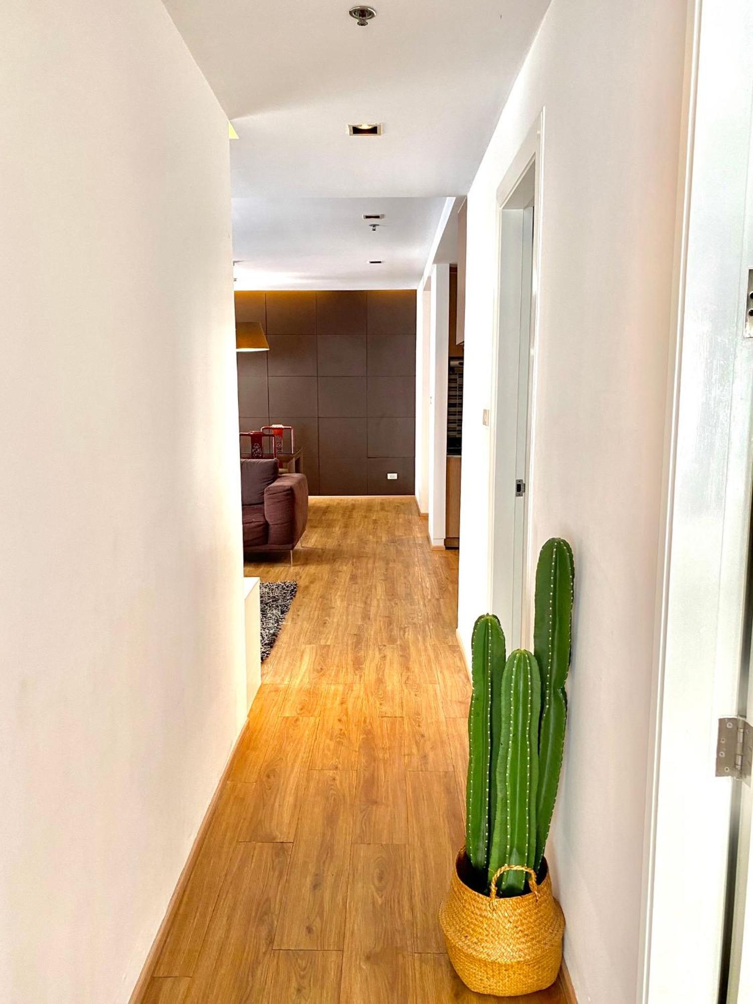 Nantiruj Tower: Serviced Apartments in Sukhumvit Soi 8 Bangkok Exterior photo